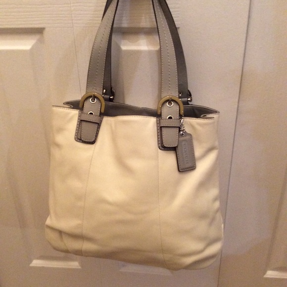 COACH HANDBAG - Picture 1 of 4